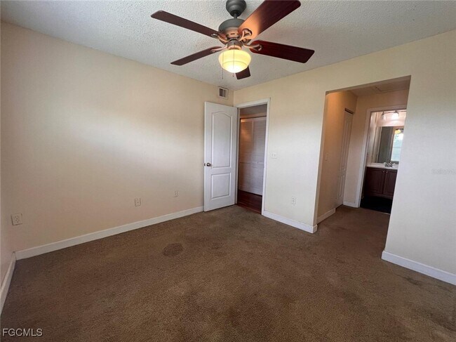 Building Photo - 2031 Dixie Belle Dr