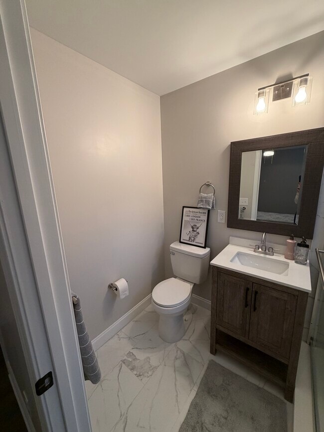 Building Photo - 6690 Eastbrook Ave SW