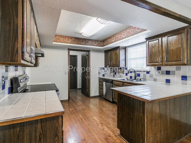 Building Photo - 3837 Sunward Cir