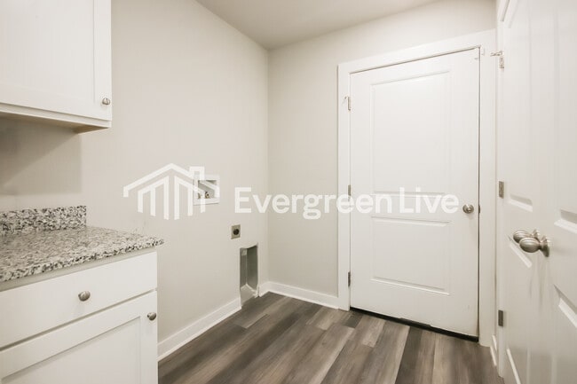 Building Photo - 341 N Mojave St