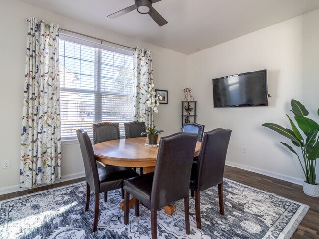Building Photo - Year round - Furnished Townhome - Frankford