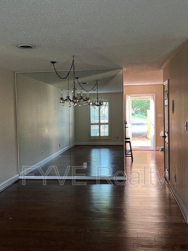 Building Photo - 7914 Gleason Dr