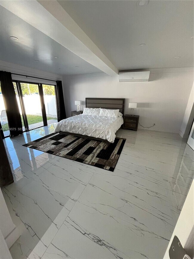 Building Photo - 39 SE 7th St