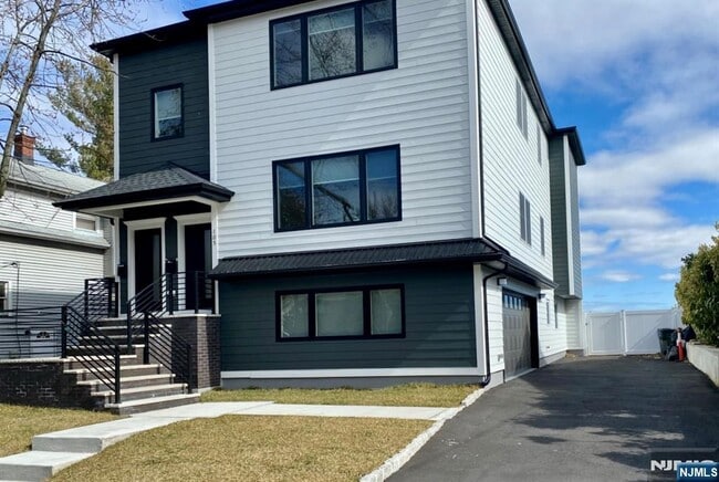 Building Photo - 105 Feronia Wy