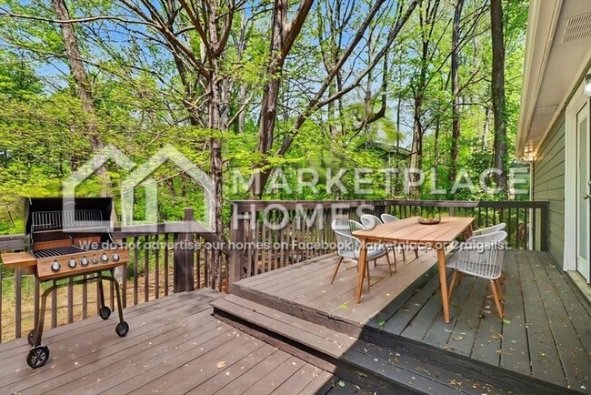 Building Photo - 2699 Foxglove Dr SW