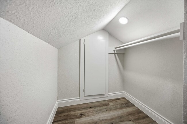 Building Photo - 5702 Old Lodge Dr