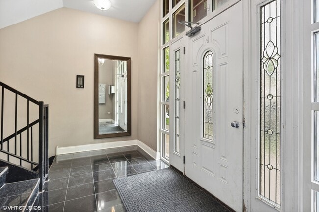 Building Photo - 5758 N California Ave