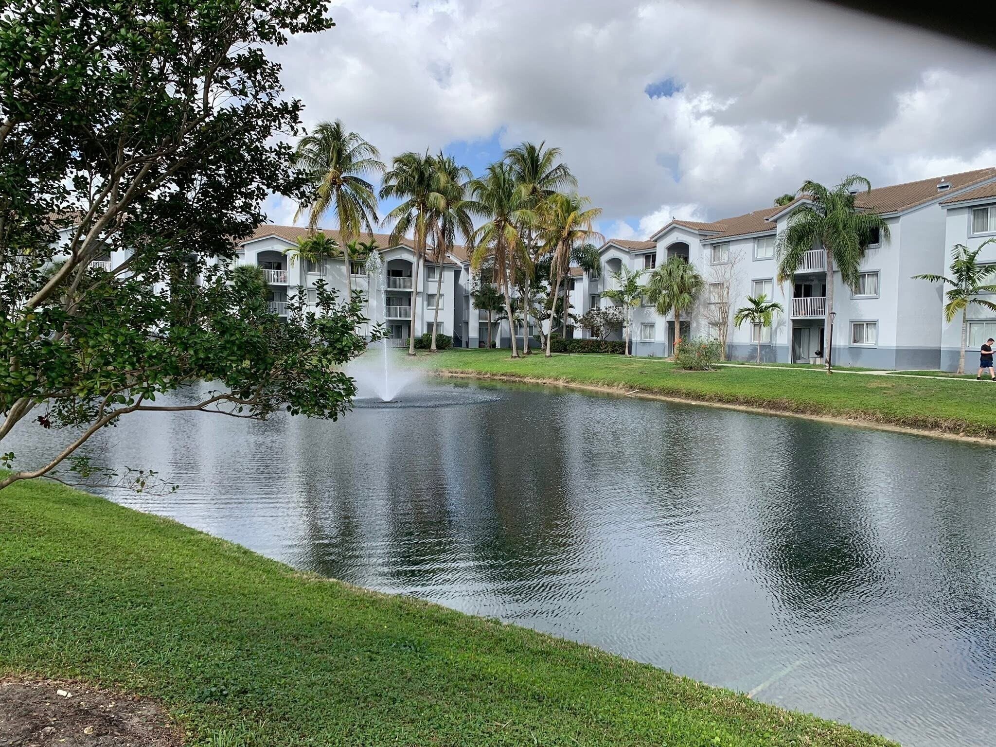 Building Photo - 2640 S University Dr