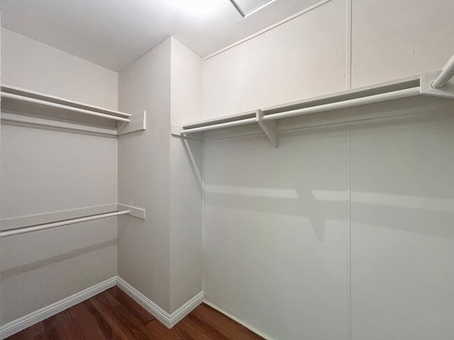 Building Photo - Beautiful 3B/2BA Home W/ 2 Car Garage, Was...