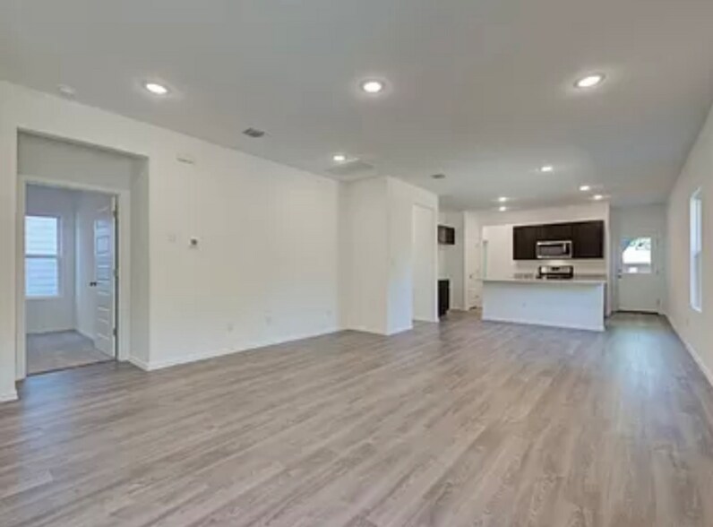Building Photo - 4422 Chandler Rd