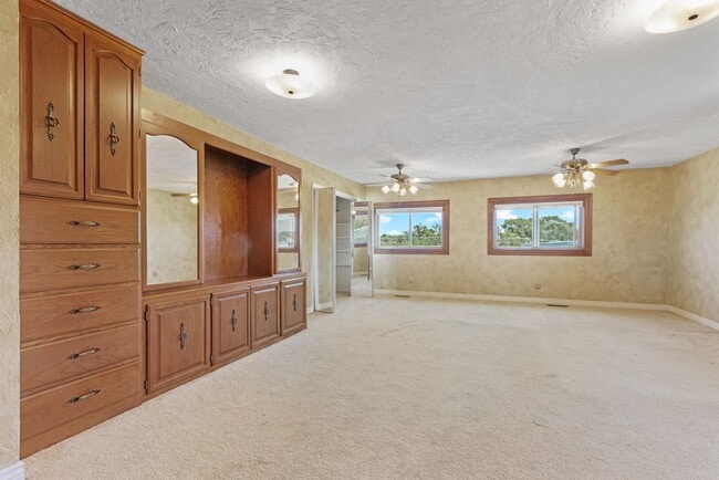 Building Photo - 4 BED 2.5 BATH HOME IN REXBURG