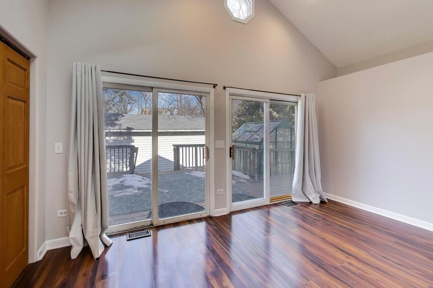 Building Photo - 440 W Main St