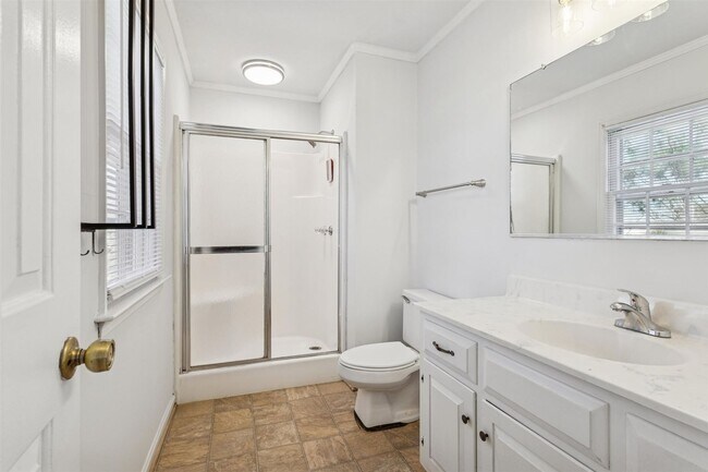 Building Photo - 3BR 2.5 BA Mid-Town Newport News