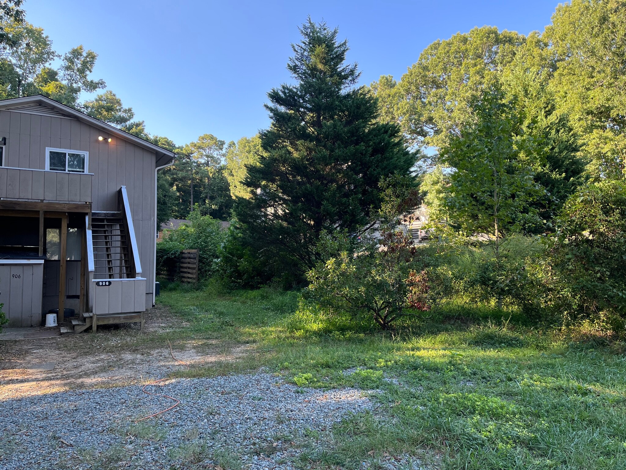 Building Photo - 906 W Chatham St