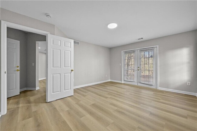 Building Photo - 137 Towne Park Dr