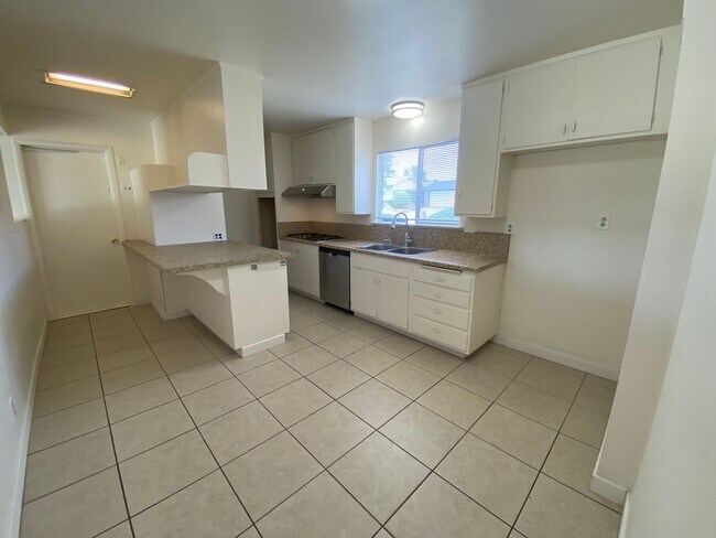 Building Photo - 4 bedroom in Orcutt!!!