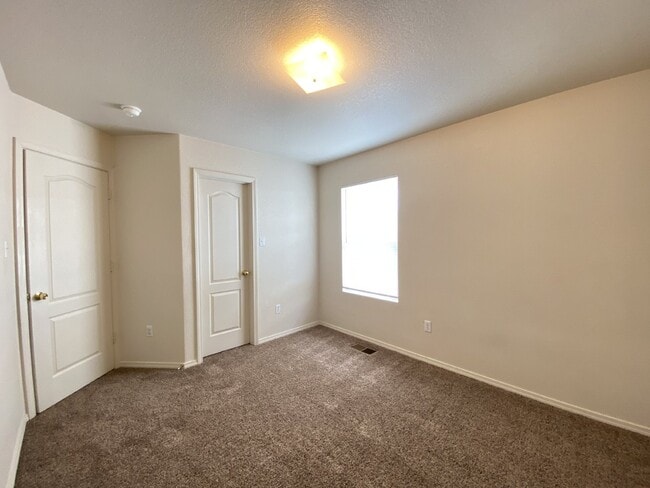 Building Photo - Northern Meadows - 3BR 2 Story - LOFT