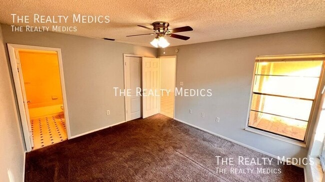 Building Photo - 7628 University Garden Dr