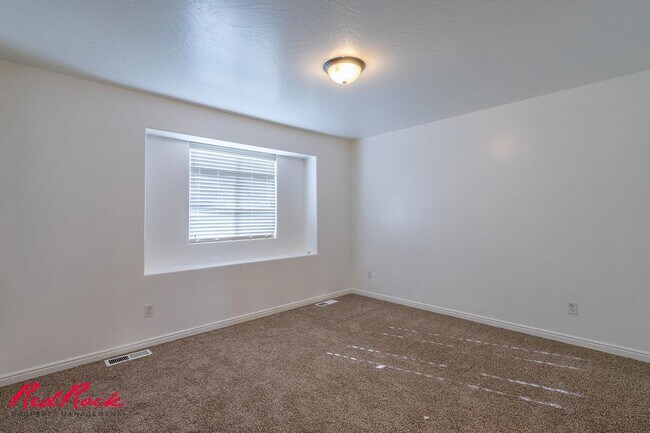 Building Photo - 2075 S Sir Monte Dr