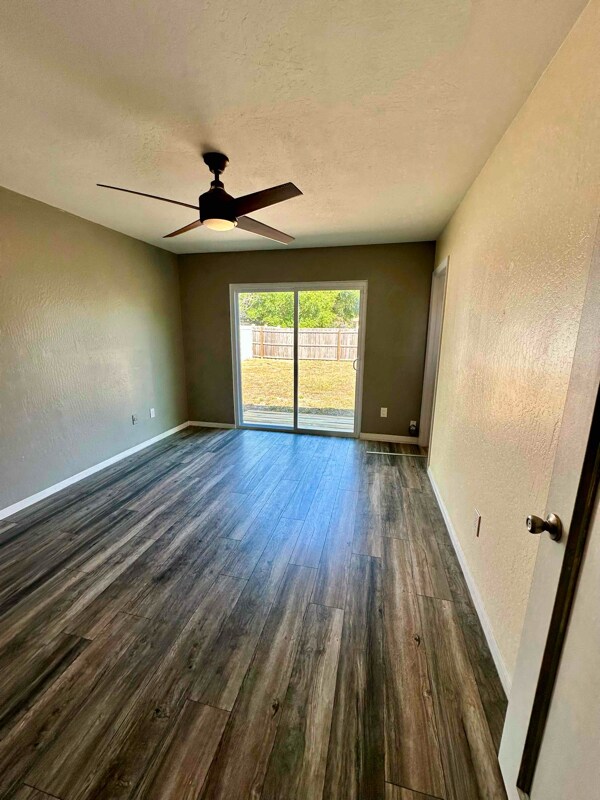 Building Photo - 955 Schumann Dr