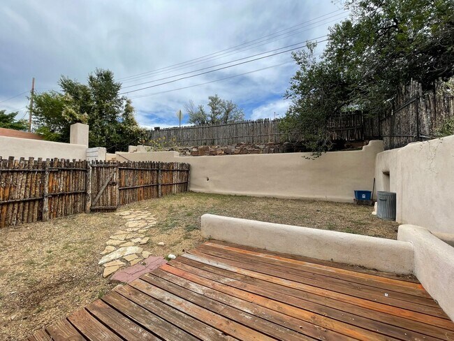 Building Photo - 703 Alto St