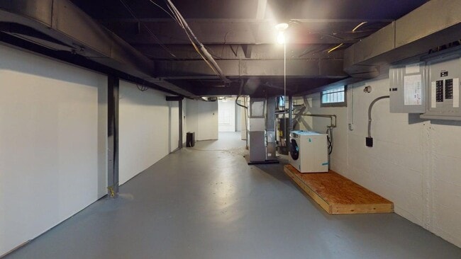 Building Photo - Charming Furnished 3 Bed 1 Bath with Fenced Backyard