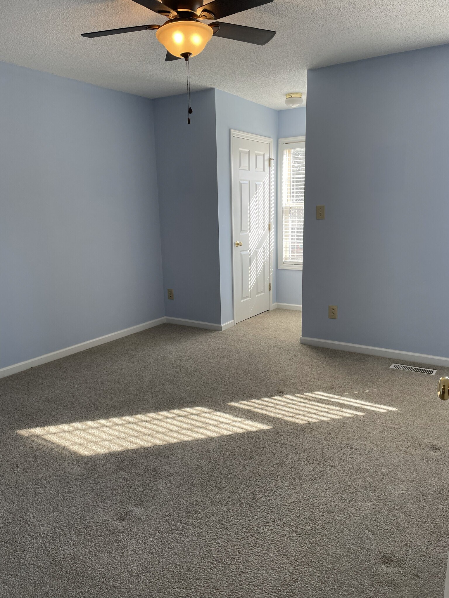 Building Photo - 1102 22nd St NE