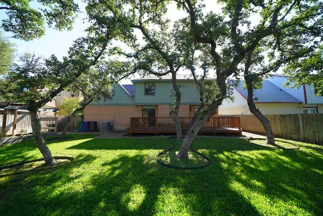 Building Photo - 7315 Park W Dr