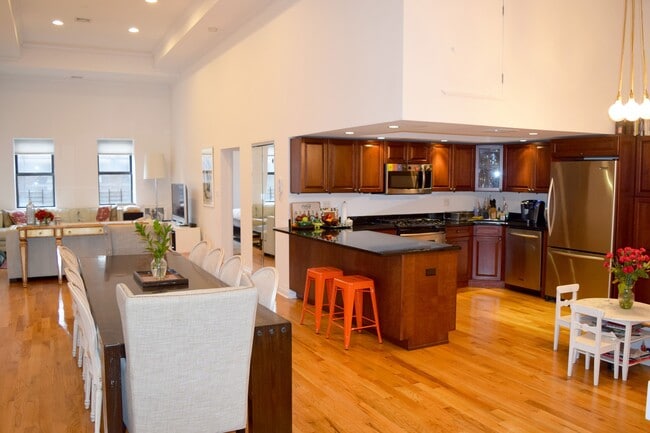 Building Photo - 25 Murray St