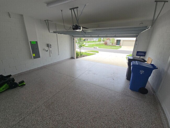 Building Photo - 3/2 Home in Lithia ****MOVE-IN SPECIAL, $500 OFF 2ND MONTHS RENT!!****