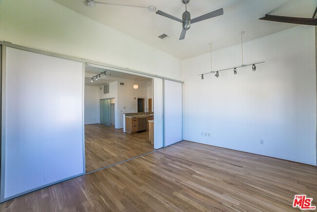 Building Photo - 8 Brooks Ave