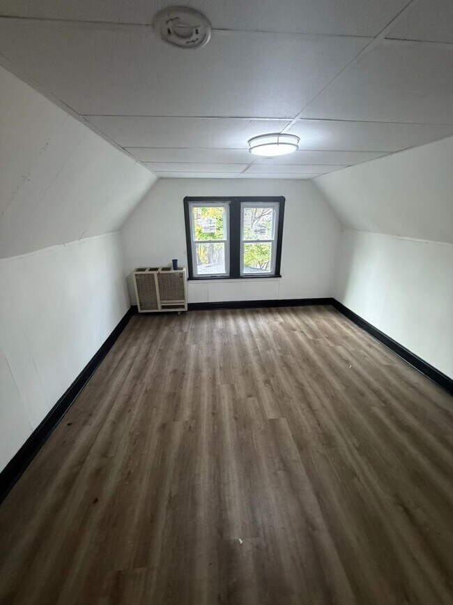 Building Photo - 2791 E 127th St