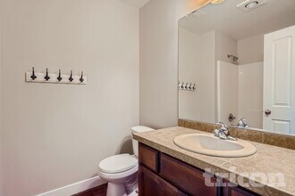 Building Photo - 7615 NE 60th Way