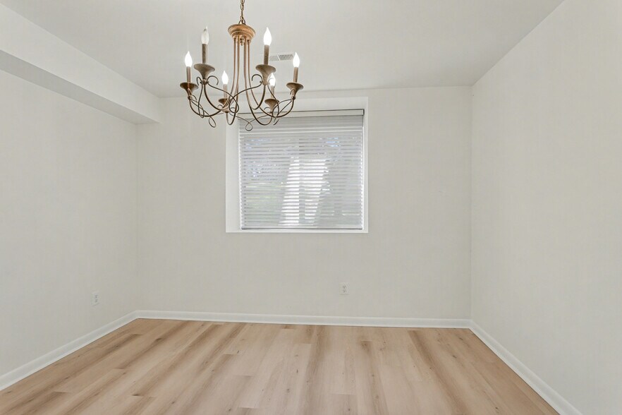 Building Photo - 13 Mullingar Ct