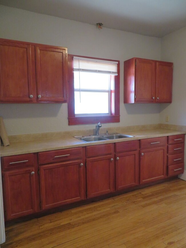 Building Photo - Clean 2 Bedrooms 1 Bath Close to NMSU