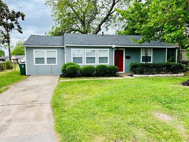 Building Photo - 2726 Stallings Dr