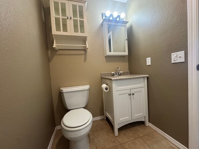 Building Photo - Great YARD! Charming 3 Bedroom / 2 Bath Home with a garage and McKinleyville