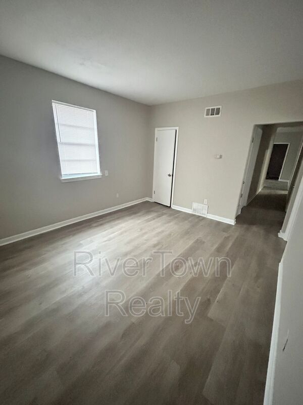 Building Photo - 1213 Looney Ave