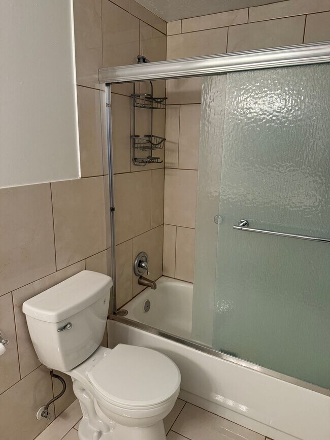 Building Photo - Half off first months rent - Beautiful home with lots of parking and central air