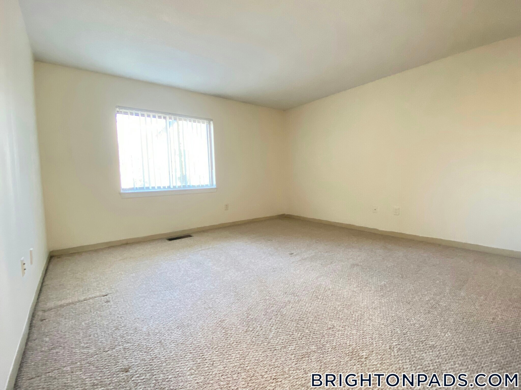 Building Photo - 140 N Beacon St