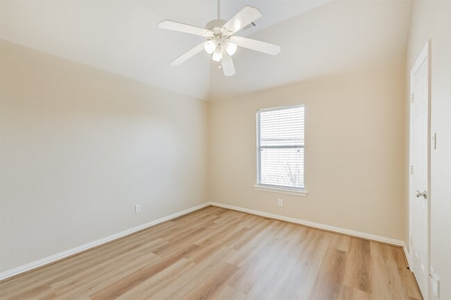 Building Photo - 8902 Lilac Springs