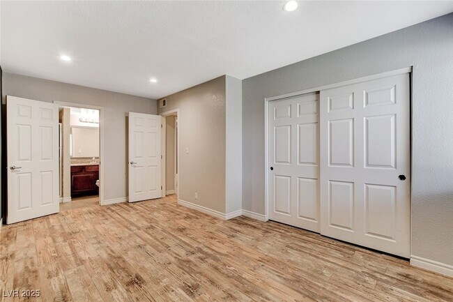 Building Photo - 5240 Indian River Dr