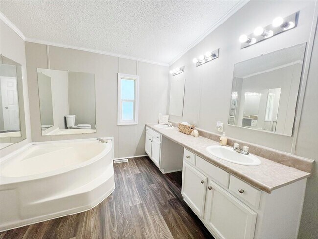 Building Photo - 325 Washington Dr