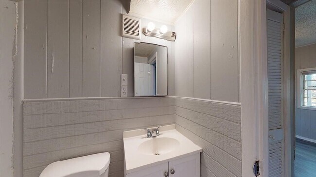 Building Photo - 4000 Margaret St