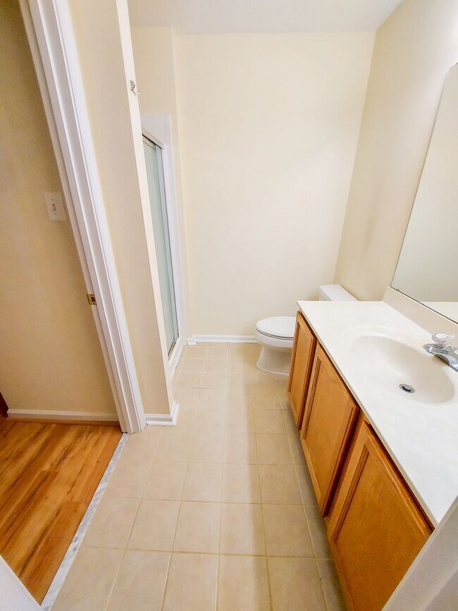 Building Photo - Charming and Updated 3BR/2.5BTH townhome in desirable Germantown, MD