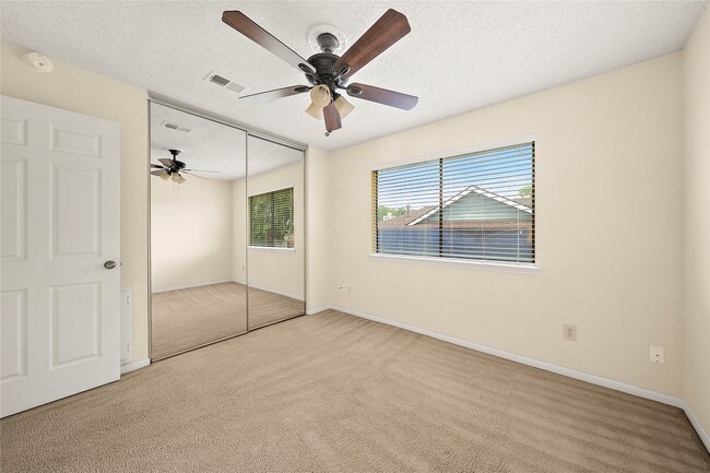 Building Photo - 2206 Greencove Ln
