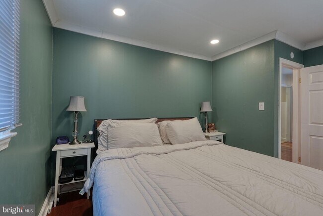 Building Photo - 32 Bonsall Ave