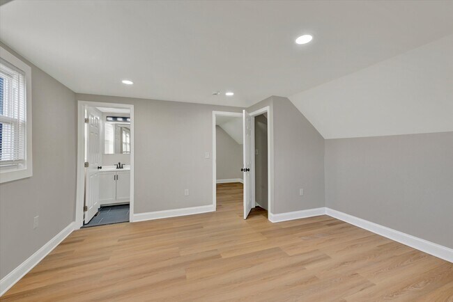 Building Photo - 3805 Penhurst Ave