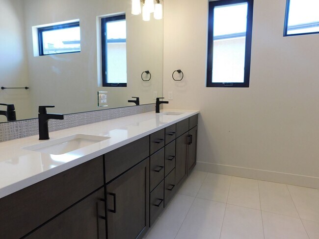 Building Photo - Stunning Home in Redlands Mesa