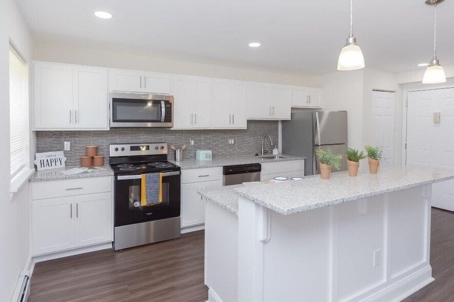 Kingswood Apartments & Townhomes 580 Lewis Rd King of Prussia PA